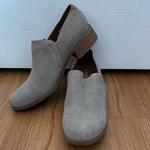 Tom’s 9.5 Suede Shoes